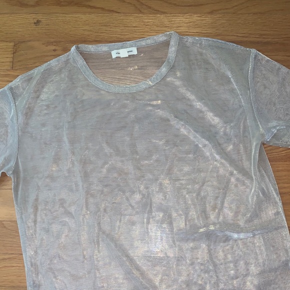 Iridescent short sleeve top from Urban🤩 - Picture 2 of 5